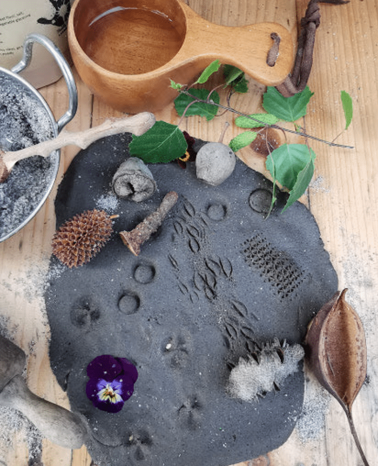 Make Mud Dough with native plays