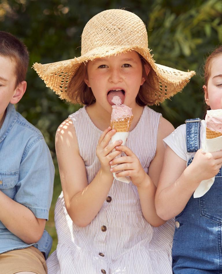 Children eating icecream