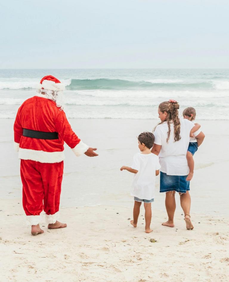 Cabarita Santa on the Beach Photos